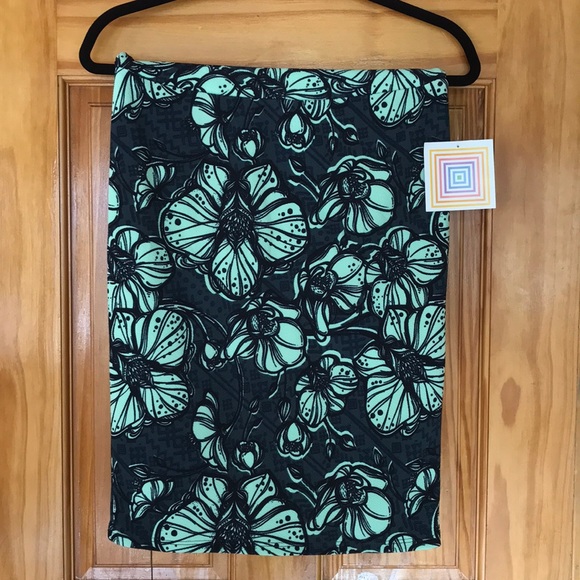 LuLaRoe Dresses & Skirts - Lularoe Cassie pencil skirt
